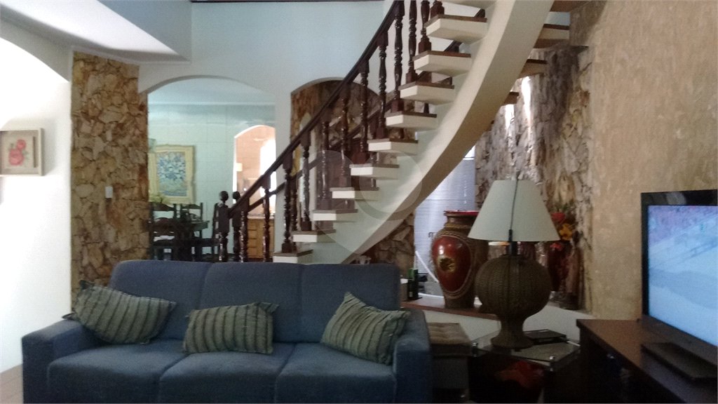 Casa à venda com 5 quartos, sendo 2 suítes, em Horto Florestal, São Paulo, SP
