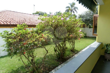 Sobrado à venda com 4 quartos, sendo 2 suítes,  em Interlagos, São Paulo, SP
