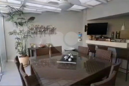 Casa à venda com 5 suítes no condomínio Parque Arco Iris, Atibaia - SP