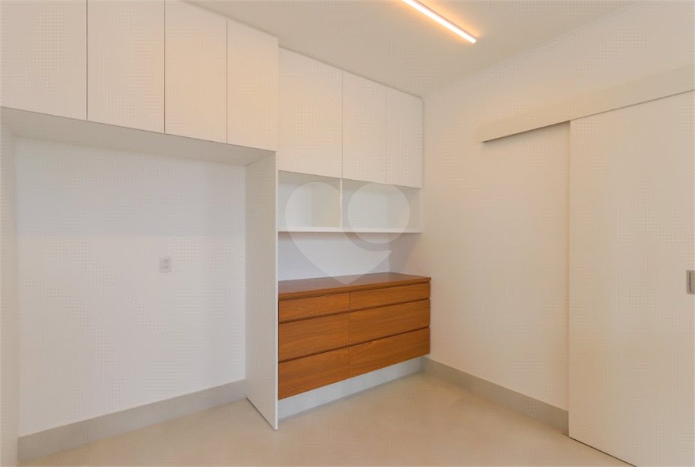 Apartamento à venda com 3 quartos, sendo 1 suíte,  em Santa Cecília, São Paulo, SP