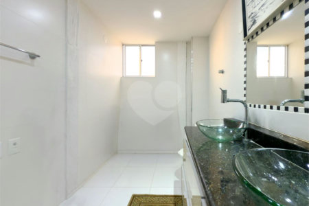 Casa à venda com 5 quartos, sendo 2 suítes, em Joá, Rio de Janeiro, RJ