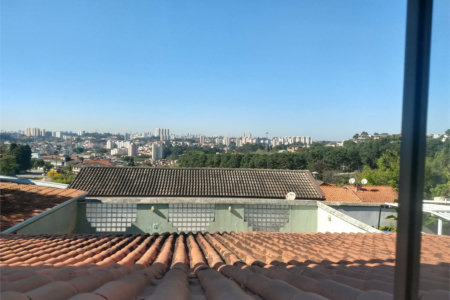Sobrado à venda com 4 quartos, sendo 1 suíte,  em Parque dos Príncipes, São Paulo, SP