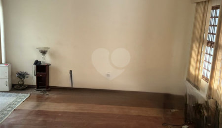 Casa à venda com 4 quartos, sendo 1 suíte, em Vila Santana, Sorocaba, SP