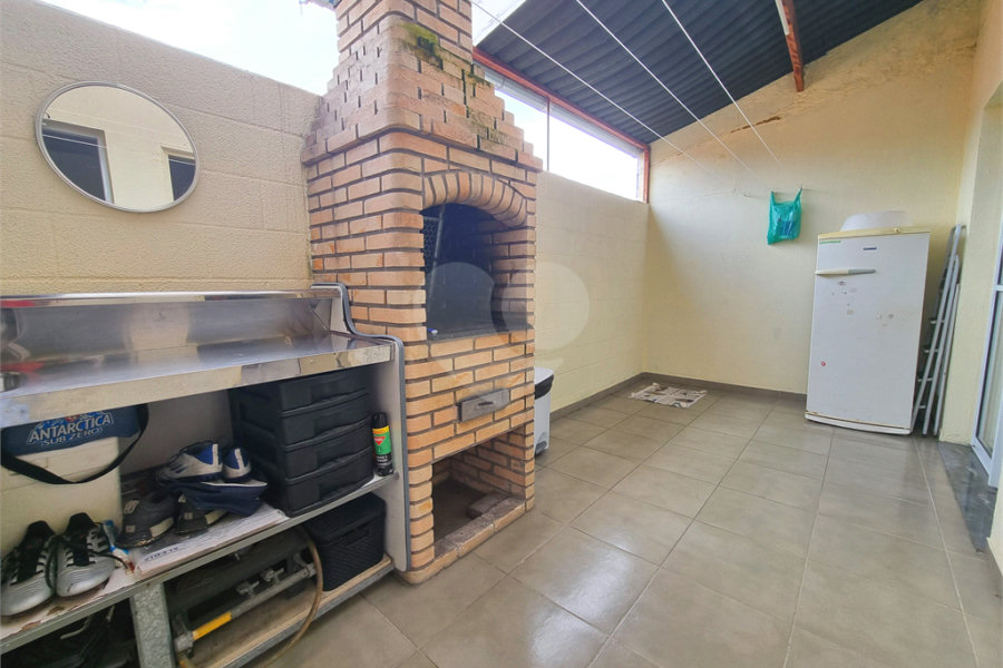 Casa à venda com 3 quartos, sendo 1 suíte, no condomínio Village St. Louis, São Paulo - SP