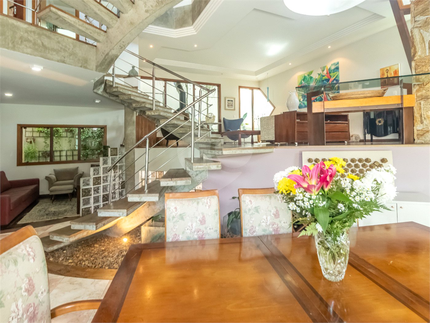 Casa à venda com 4 quartos, sendo 2 suítes, em Jardim Marajoara, São Paulo, SP