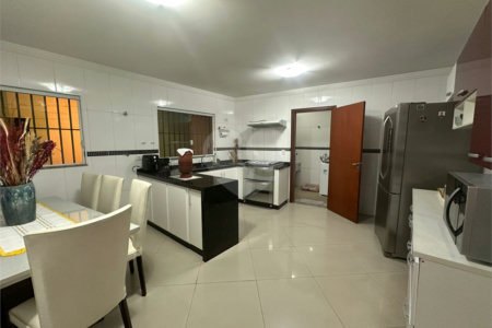 Casa à venda ou para alugar com 3 quartos, sendo 1 suíte,  em Jardim Vivan, São Paulo, SP