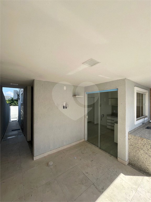 Casa à venda com 3 quartos, sendo 1 suíte, no condomínio Residencial Green Ville, Rio de Janeiro - RJ