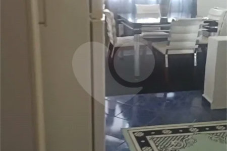 Sobrado de 242 m² com 3 Suítes e 4 Vagas de Garagem no Ipiranga