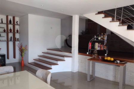 Casa à venda com 5 quartos, sendo 4 suítes, no condomínio Clube Florada Suzano, Suzano - SP