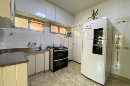 Apartamento à venda com 3 quartos, sendo 1 suíte, em Itaim Bibi, São Paulo, SP