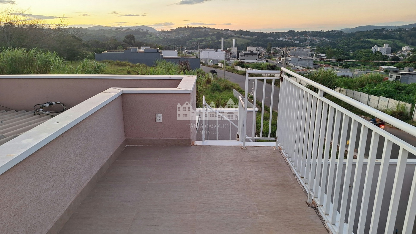 Casa à venda com 3 quartos, sendo 1 suíte, em Residencial Jardins da Catalunha, Atibaia, SP