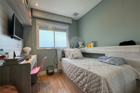 Apartamento à venda com 3 quartos, sendo 1 suíte,  em Jardim Leonor Mendes de Barros, São Paulo, SP