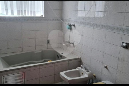 Sobrado à venda com 4 quartos, sendo 2 suítes,  em Recreio Maristela, Atibaia, SP