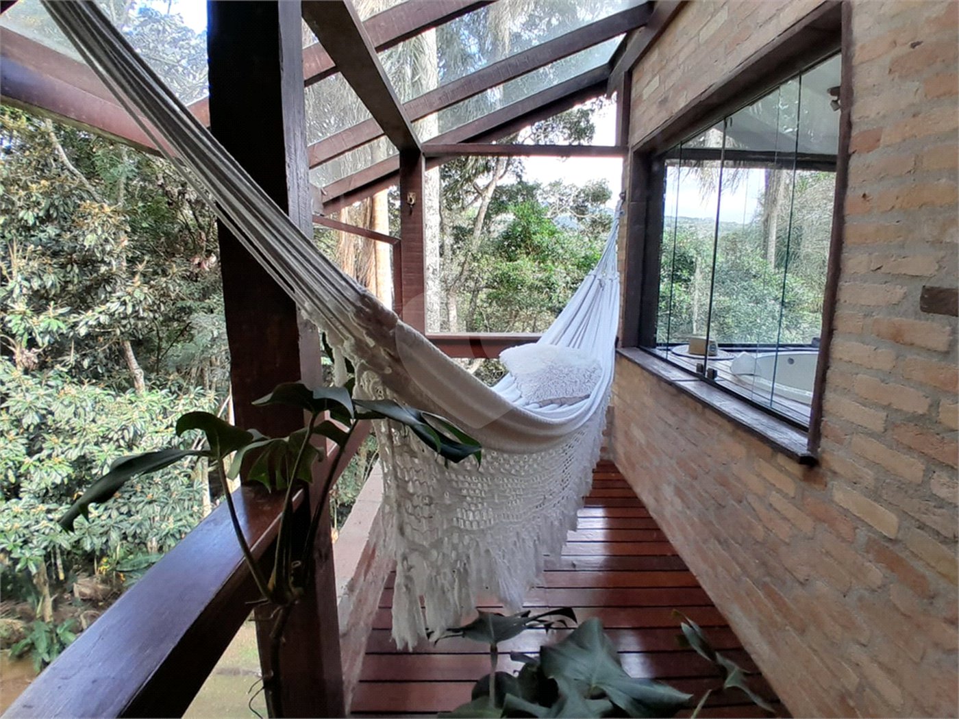 Sobrado à venda ou para alugar com 3 suítes em Serra da Cantareira, Mairiporã, SP