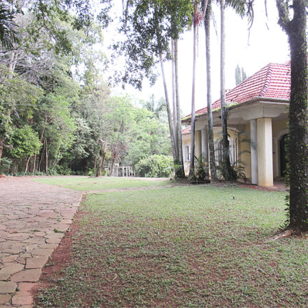 Casa à venda com 4 quartos, sendo 2 suítes,  no condomínio Chácara Flora, São Paulo - SP