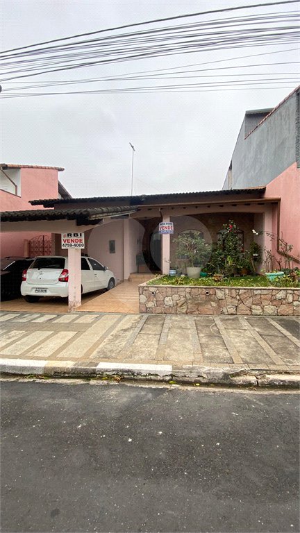 Casa à venda com 3 quartos, sendo 2 suítes, no condomínio Residencial Jardim Altos de Suzano, Suzano - SP