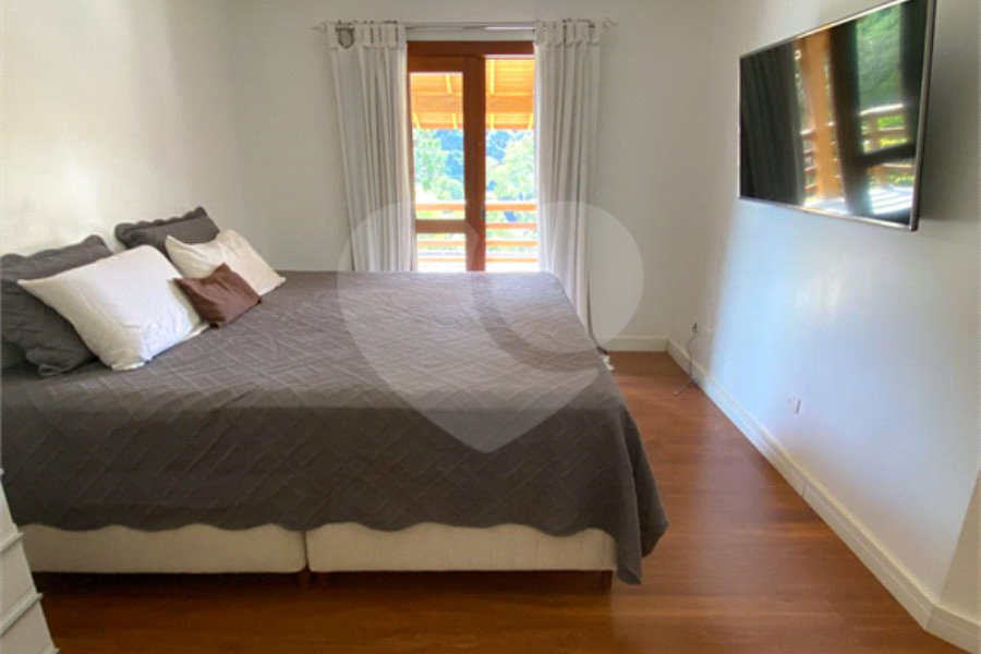 Casa à venda com 4 quartos, sendo 2 suítes, no condomínio Suíça da Cantareira, Mairiporã - SP