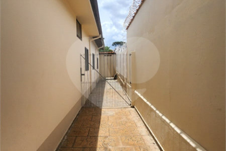 Casa à venda com 4 quartos, sendo 1 suíte, em Jardim Roberto Selmi Dei, Araraquara, SP