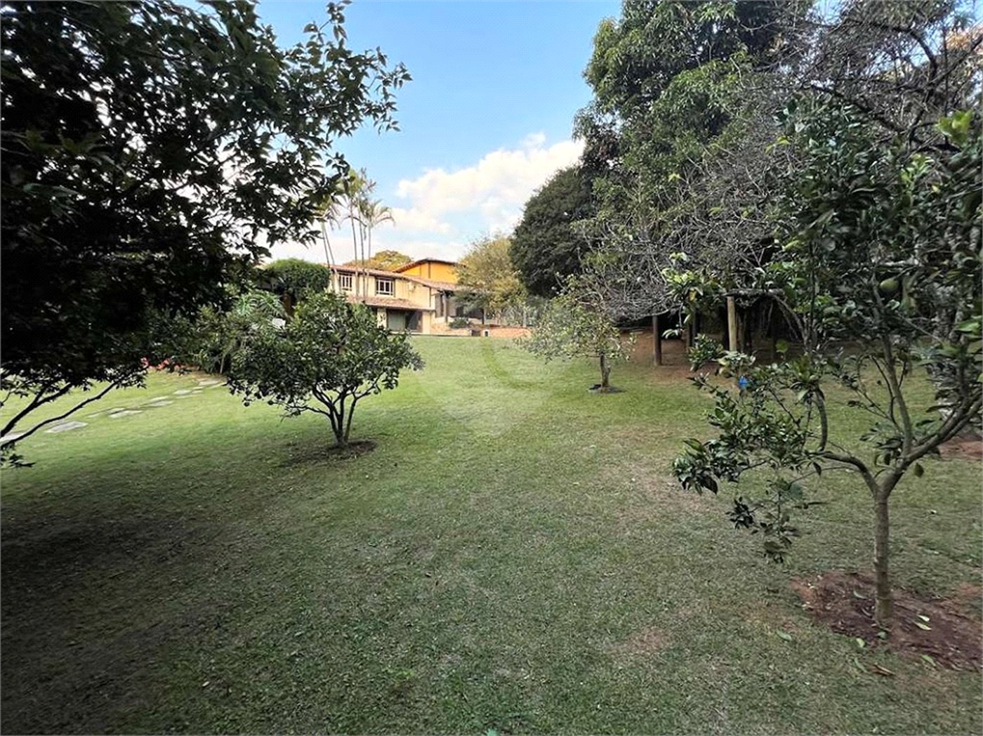 Casa à venda com 4 suítes no condomínio Jardim Mediterrâneo, Cotia - SP