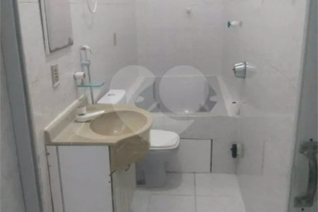 Duas casas com área total de 220m², 4 dormitórios, 3 suítes, 1 vaga de garagem, à venda em Pirituba