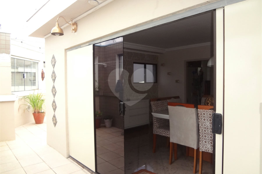 COBERTURA COM PISCINA E CHURRASQUEIRA NA CASA VERDE.