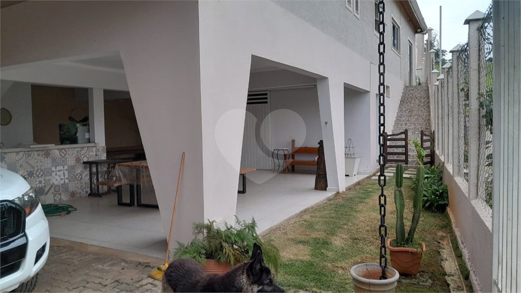 Chácara em Área Rural de Piracaia, com casa principal + 4 kitnets alugadas, excelente localização