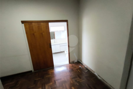 Sobrado à venda com 5 quartos, sendo 1 suíte, em Jardim Trussardi, São Paulo, SP
