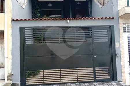 Sobrado à venda com 2 suítes em Parque Oratório, Santo André, SP