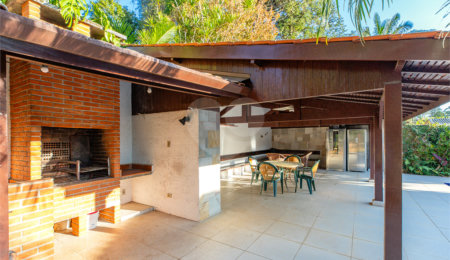 Casa Térrea à venda com 5 quartos, sendo 3 suítes, em Jardim Marajoara, São Paulo, SP