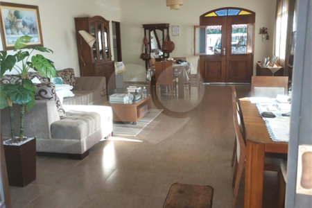Casa Térrea à venda com 4 quartos, sendo 2 suítes,  em Vila Esperia ou Giglio, Atibaia, SP