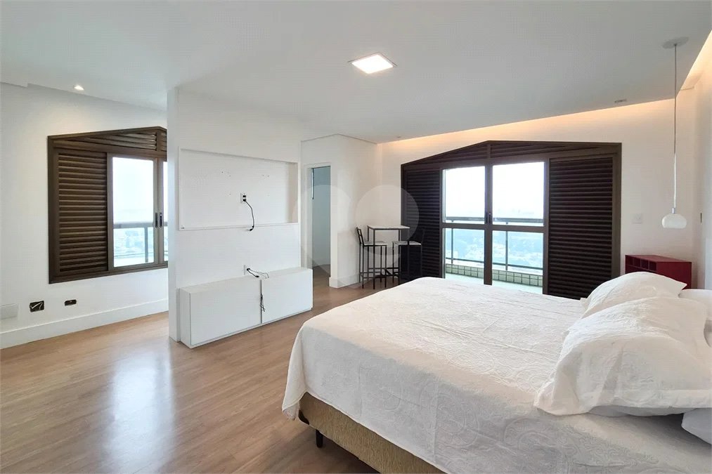 Encante-se com esta sofisticada cobertura no Jardim do Mar! São 4 suítes, piscina privativa, espaço gourmet e 5 vagas. Agende sua visita e surpreenda-se!
