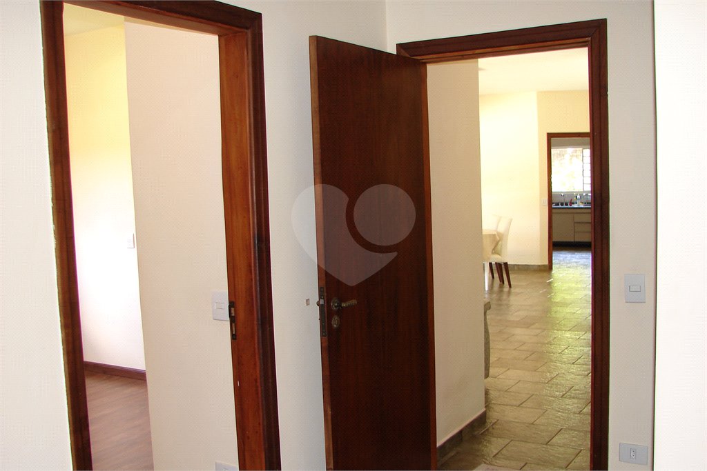 Casa à venda com 3 quartos, sendo 1 suíte, no condomínio Estância Marambaia, Vinhedo - SP