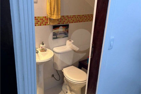 Sobrado à venda com 5 quartos, sendo 2 suítes,  em Jardim da Granja, São José dos Campos, SP
