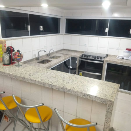 Sobrado à venda com 3 quartos em Jardim Helena, Ferraz de Vasconcelos, SP