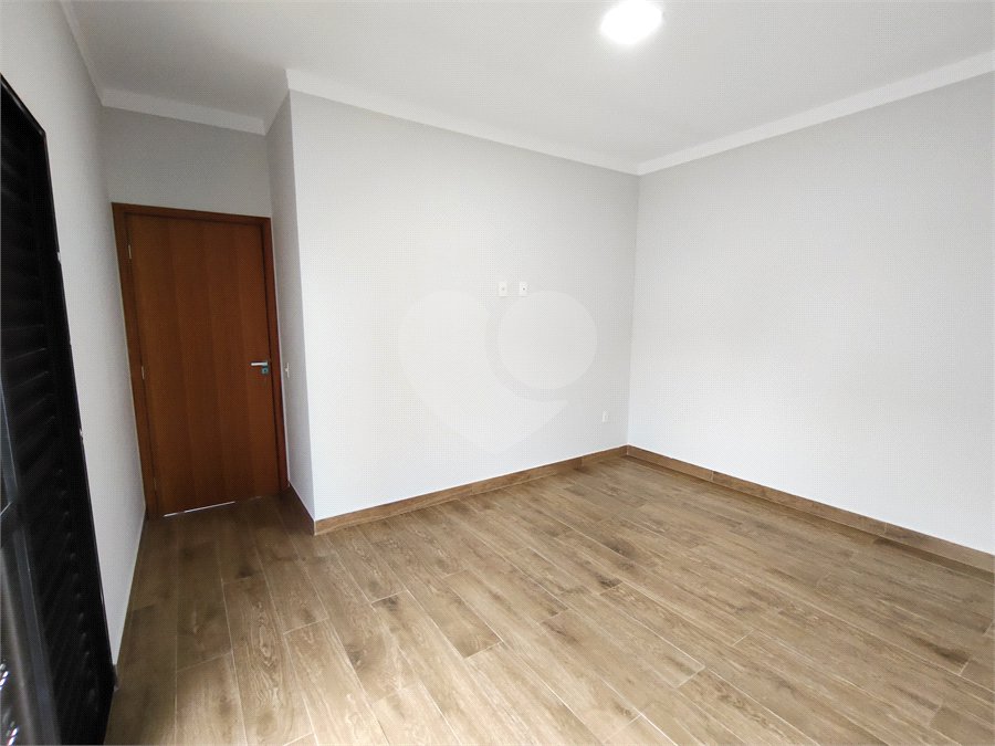 Casa à venda com 3 quartos, sendo 1 suíte, no condomínio Lago dos Ipês, Itapetininga - SP