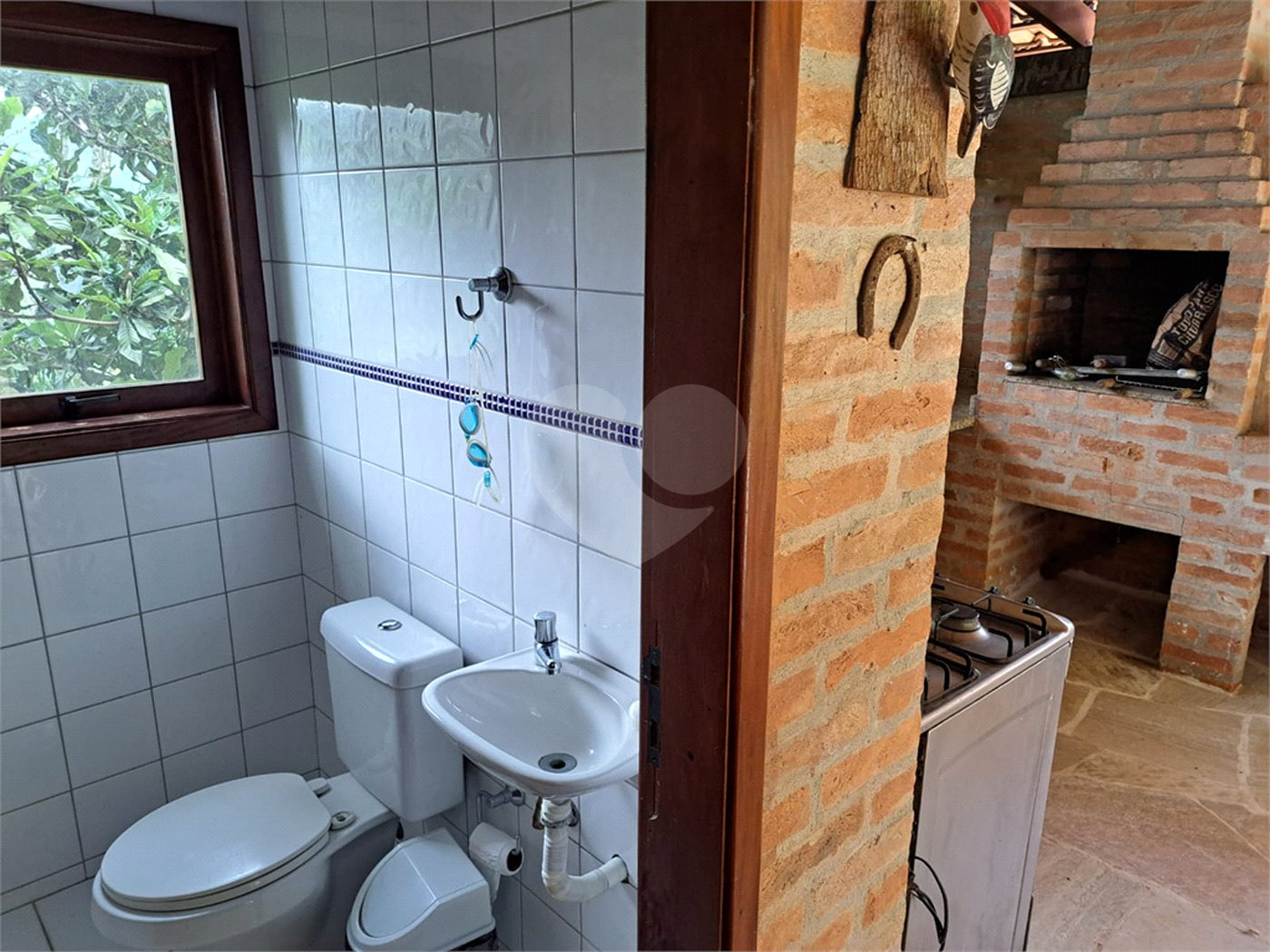 Casa à venda ou para alugar com 3 quartos, sendo 1 suíte,  no condomínio Parque Petrópolis 4 Secção, Mairiporã - SP
