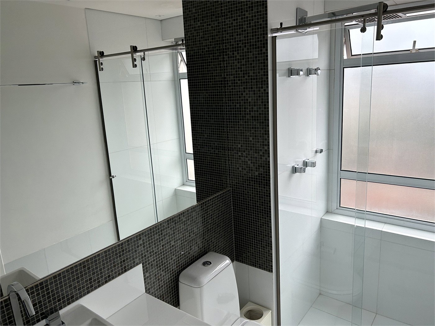 Apartamento à venda ou para alugar com 2 suítes em Água Branca, São Paulo, SP