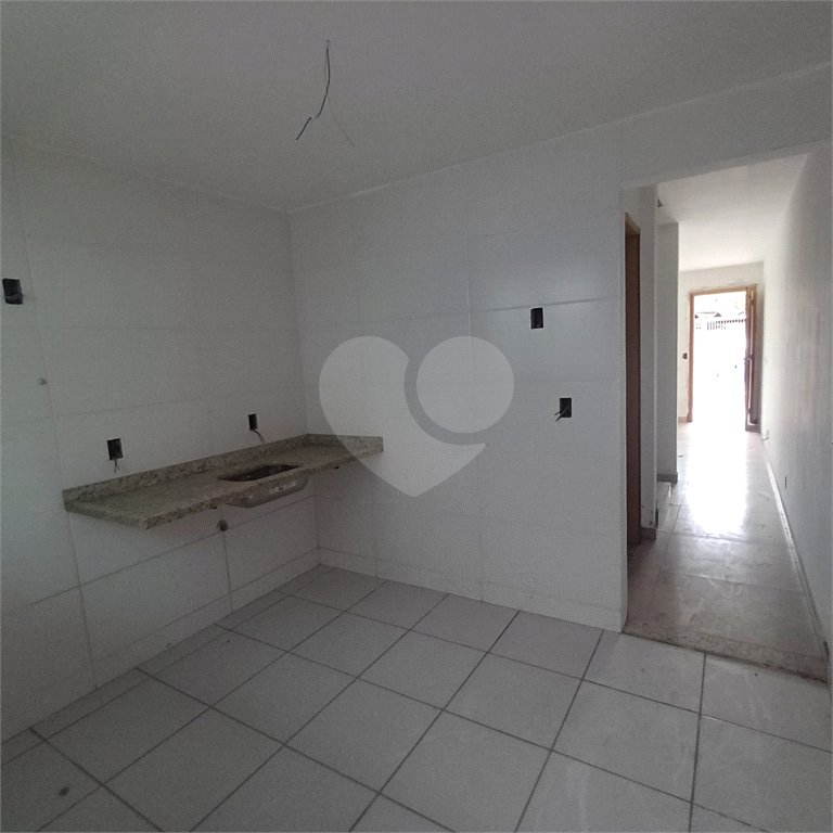 Casa à venda com 2 quartos, sendo 1 suíte, no condomínio Residencial Marlene Correia, Rio de Janeiro - RJ