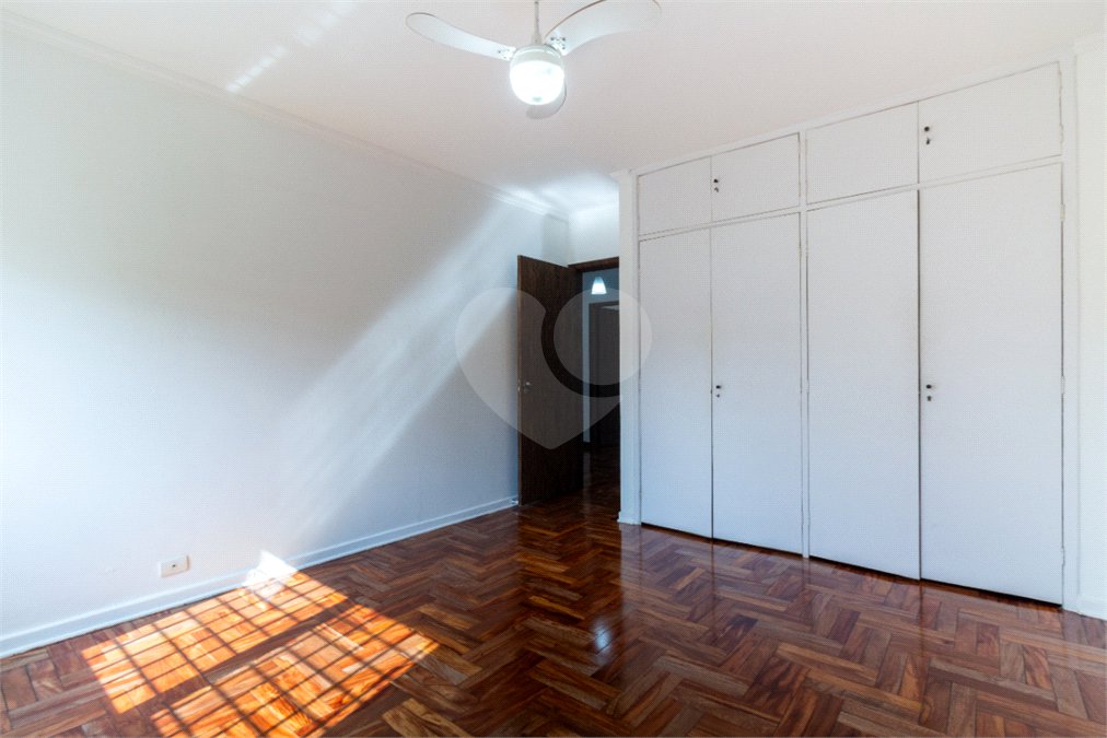 Sobrado à venda com 4 quartos, sendo 2 suítes, em Alto de Pinheiros, São Paulo, SP
