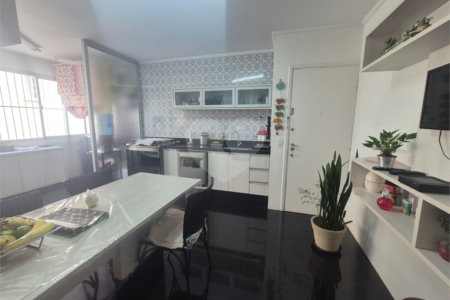 Apartamento à venda com 3 quartos, sendo 1 suíte, em Itaim Bibi, São Paulo, SP