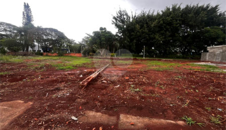 Terreno à venda com 3 quartos, sendo 1 suíte, em Vila Carolina, Itapetininga, SP