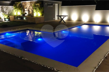 Casa à venda ou para alugar com 4 suítes no condomínio Figueira Garden, Atibaia - SP