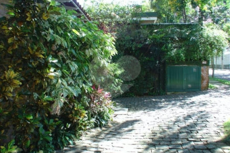 Casa à venda com 4 quartos, sendo 1 suíte, em Brooklin Velho, São Paulo, SP