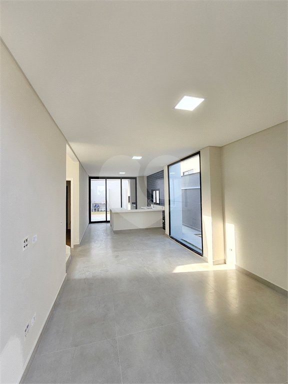 Casa à venda com 3 quartos, sendo 1 suíte, no condomínio Reserva do Vale, Caçapava - SP