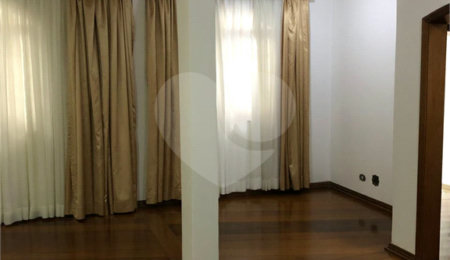 Sobrado à venda com 4 quartos, sendo 3 suítes, em Alto da Boa Vista, São Paulo, SP