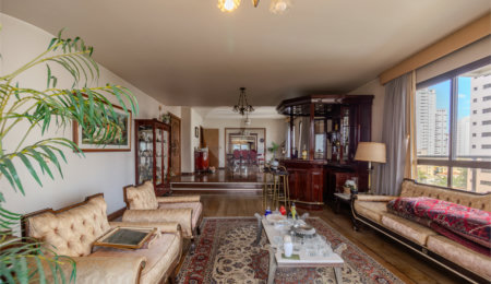Apartamento à venda com 3 suítes em Moema, São Paulo, SP