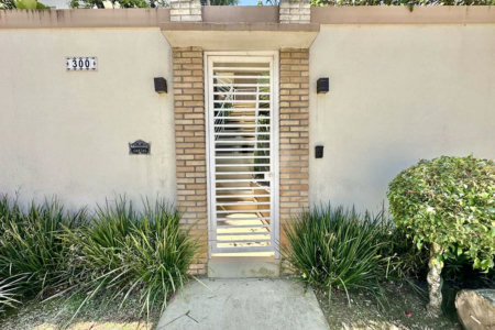 Casa à venda com 4 quartos, sendo 3 suítes, no condomínio Vilarejo, Carapicuíba - SP