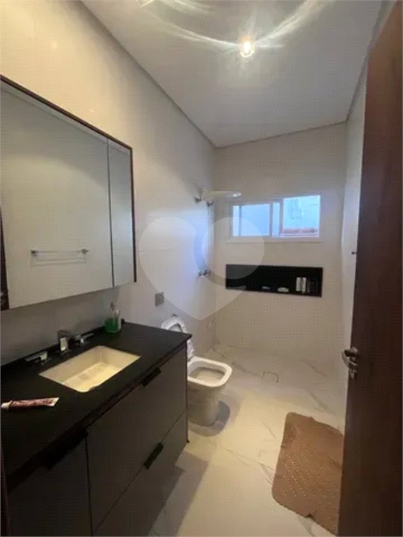 Casa à venda com 5 quartos, sendo 1 suíte, no condomínio Portal da Serra, São José dos Campos - SP