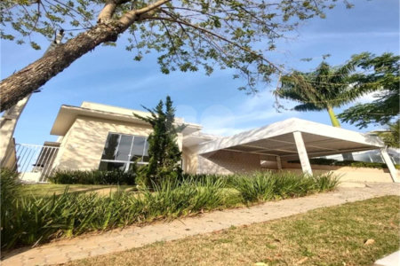 Casa à venda com 4 quartos, sendo 3 suítes, no condomínio Arco Iris, Atibaia - SP