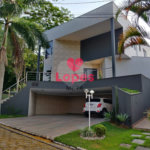 Casa à venda com 3 suítes no condomínio Jaridim Coleginho, Jacareí - SP